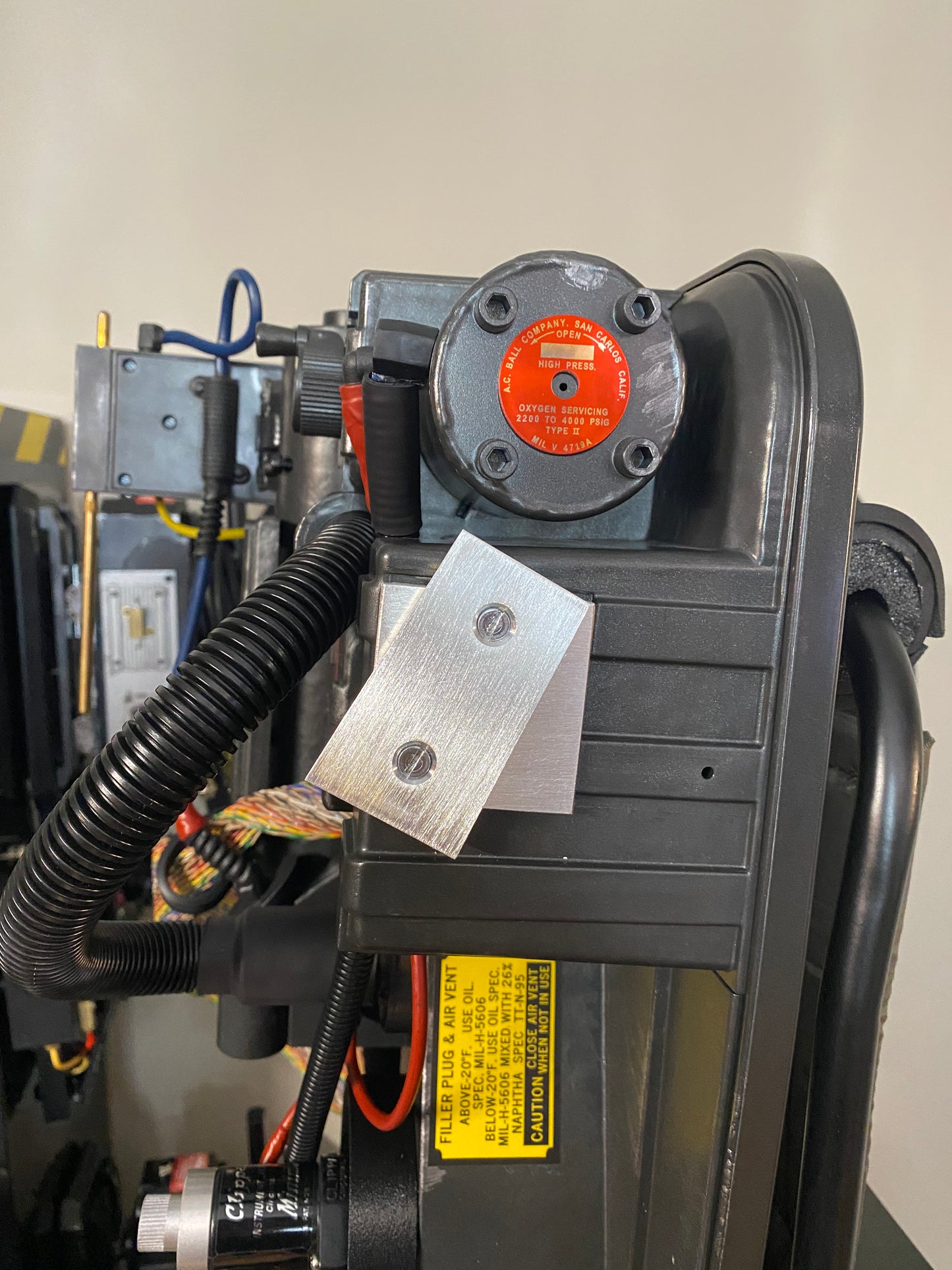 EOC V-Hook – Mounting System for the Neutrona Wand